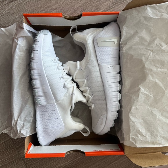 Nike Free Metcon 6 White Sneakers - Picture 3 of 5
